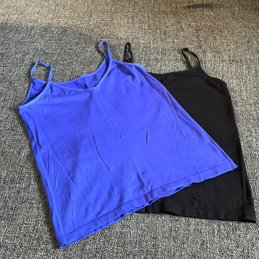 ♣️2 stretchy tanks NWOT